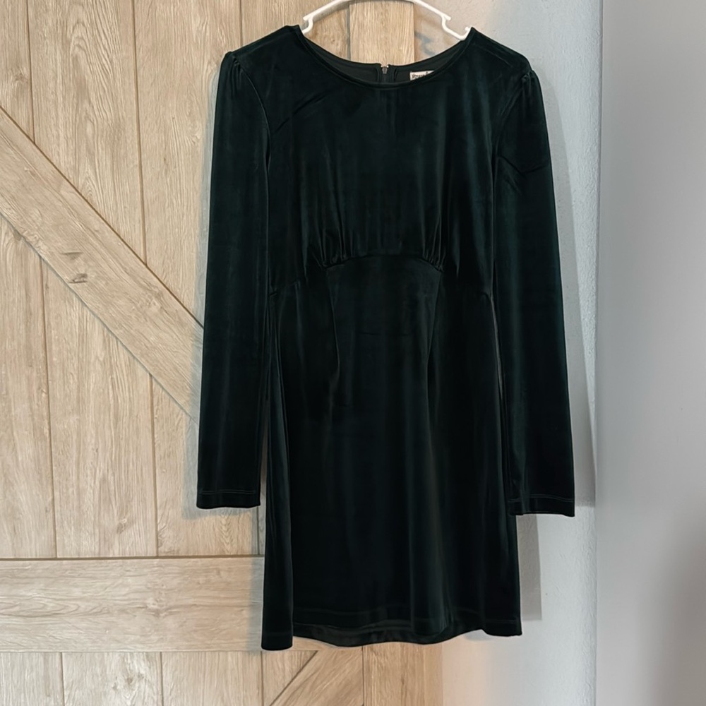 Green long sleeve velvet dress size medium
